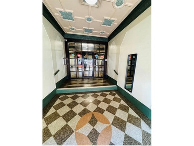 Beautifully maintained and move-in ready 1- bedroom co-op - photo 3