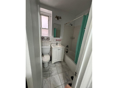Beautifully maintained and move-in ready 1- bedroom co-op - photo 8