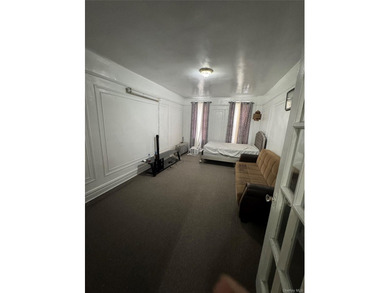 Beautifully maintained and move-in ready 1- bedroom co-op - photo 9