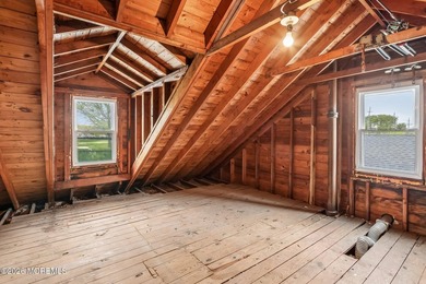 Exceptional opportunity to renovate or build your dream home in - photo 18