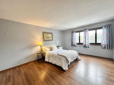 Beautifully updated, move-in-ready condo in a wonderful - photo 11