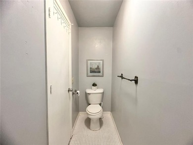 Beautifully updated, move-in-ready condo in a wonderful - photo 14