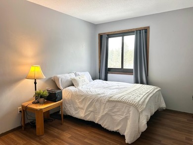 Beautifully updated, move-in-ready condo in a wonderful - photo 17
