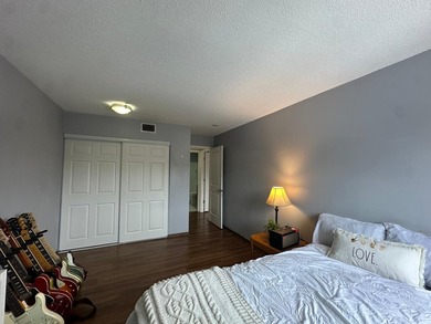 Beautifully updated, move-in-ready condo in a wonderful - photo 19