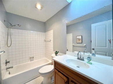 Beautifully updated, move-in-ready condo in a wonderful - photo 23