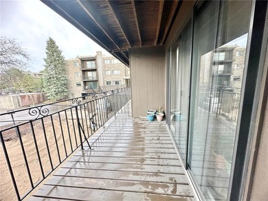 Beautifully updated, move-in-ready condo in a wonderful - photo 24