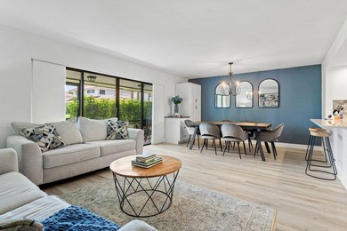 New roof 2026! Beautifully updated 1-bedroom, 1.5-bath townhouse - photo 2