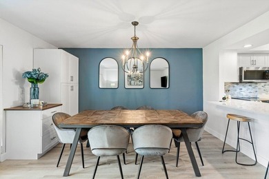 New roof 2026! Beautifully updated 1-bedroom, 1.5-bath townhouse - photo 4