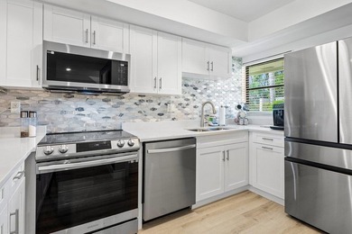 New roof 2026! Beautifully updated 1-bedroom, 1.5-bath townhouse - photo 7