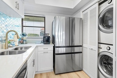 New roof 2026! Beautifully updated 1-bedroom, 1.5-bath townhouse - photo 8