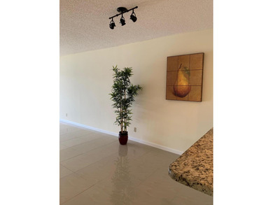 VERY NICE CONDO,SUNNY AND BRIGHT CORNER UNIT,SCREENED PATIO WITH - photo 1