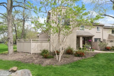 Lake Townhome/Townhouse Sale Pending in Lake Barrington, Illinois