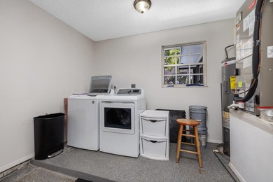 Welcome to this meticulously maintained 3-bedroom 3-bath pool - photo 11