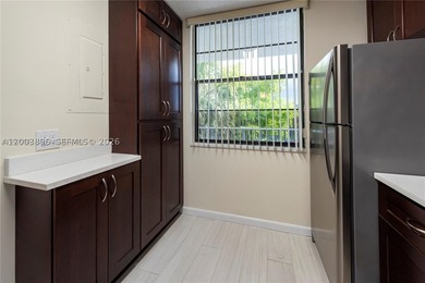This 2 bedroom 2 bathroom 3rd floor condo on the water is - photo 21