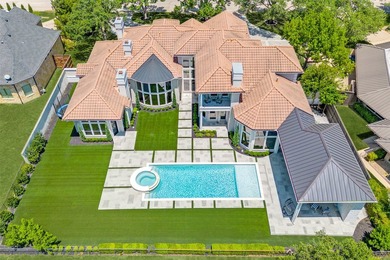 Unbelievable Custom Estate Situated on Half Acre lot on Hole 2 - photo 2