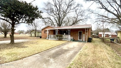 Right in the heart of Pearl, this charming 4-bedroom, 1-bath