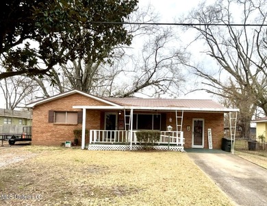 Right in the heart of Pearl, this charming 4-bedroom, 1-bath