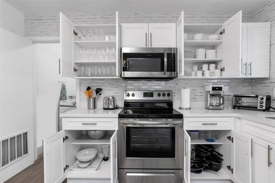 WELCOME TO THIS STUNNING HOME IN HOLLYWOOD HILLS, TOYALLY - photo 28