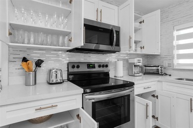WELCOME TO THIS STUNNING HOME IN HOLLYWOOD HILLS, TOYALLY - photo 30