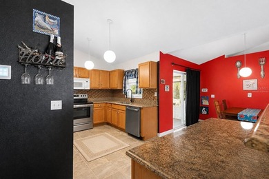 Seller Motivated!! Welcome to Royal Hills, where comfort, space - photo 8