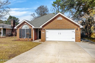 Twin Lakes Home Sale Pending in Diamondhead Mississippi