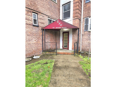 Welcome to this charming sunlit 1-bedroom, 1-bathroom co-op - photo 1