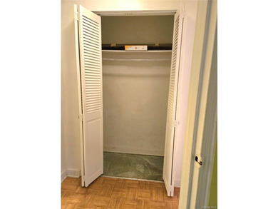 Welcome to this charming sunlit 1-bedroom, 1-bathroom co-op - photo 9