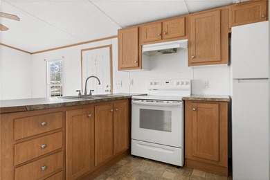 Escape to the lake with this cozy 1 bedroom, 1 bathroom retreat - photo 10