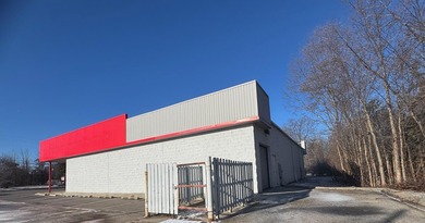 Exceptional commercial property offering outstanding exposure - photo 4