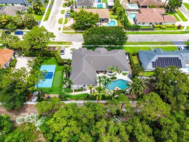 Opportunities like this are rare in East Boca. This stunning - photo 3