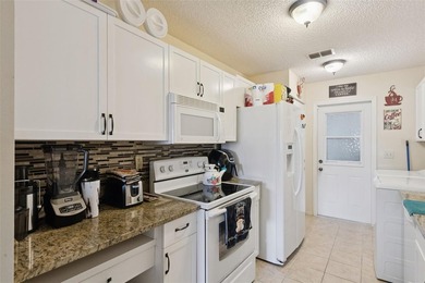 Under contract-accepting backup offers. Welcome to this - photo 8