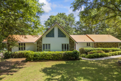 Lake Home For Sale in Lavonia, Georgia