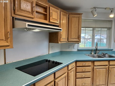 Rare owner-occupied/income property opportunity on Oregon's - photo 5