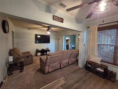 Under contract-accepting backup offers. Charming 3 bedroom, 1 - photo 2