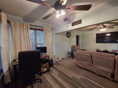 Under contract-accepting backup offers. Charming 3 bedroom, 1 - photo 8