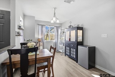 This charming country cottage, tucked away on a wooded corner - photo 11