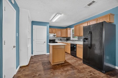Charming 2-bedroom, 1-bath home offering approximately 1,000 - photo 19