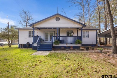 This charming country cottage, tucked away on a wooded corner - photo 21