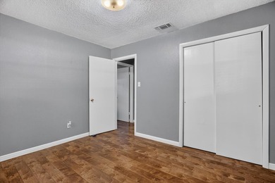 Charming 2-bedroom, 1-bath home offering approximately 1,000 - photo 25