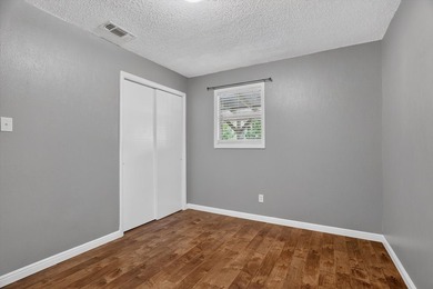 Charming 2-bedroom, 1-bath home offering approximately 1,000 - photo 26