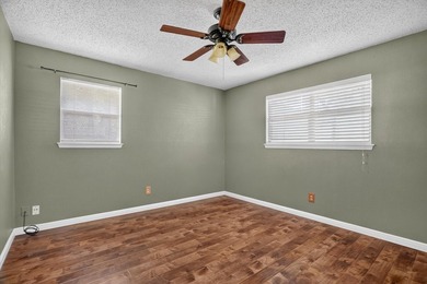 Charming 2-bedroom, 1-bath home offering approximately 1,000 - photo 27