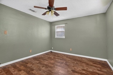 Charming 2-bedroom, 1-bath home offering approximately 1,000 - photo 29
