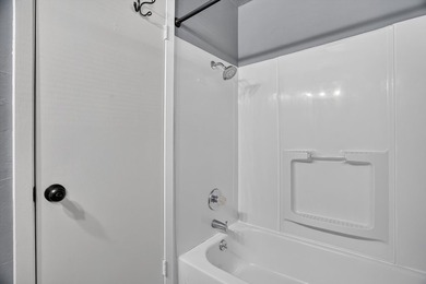 Charming 2-bedroom, 1-bath home offering approximately 1,000 - photo 31