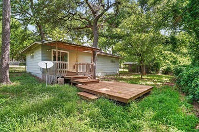 Charming 2-bedroom, 1-bath home offering approximately 1,000 - photo 35