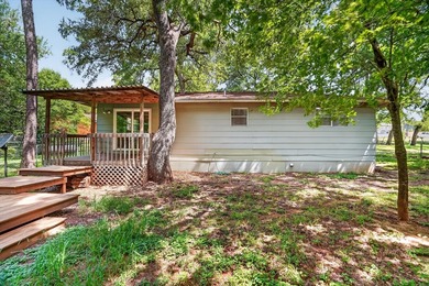 Charming 2-bedroom, 1-bath home offering approximately 1,000 - photo 36