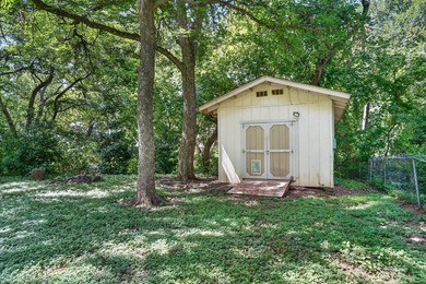Charming 2-bedroom, 1-bath home offering approximately 1,000 - photo 37
