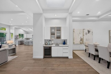 Modern design and exceptional craftsmanship define this stunning - photo 11