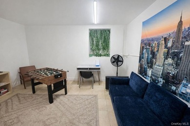 A generously sized 800 sqft one-bedroom apartment in - photo 12
