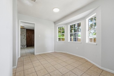 Spacious 3-Bedroom, 2-Bath All-Brick Home in Desirable Palm - photo 18