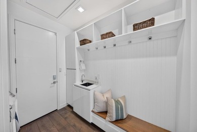 Modern design and exceptional craftsmanship define this stunning - photo 25